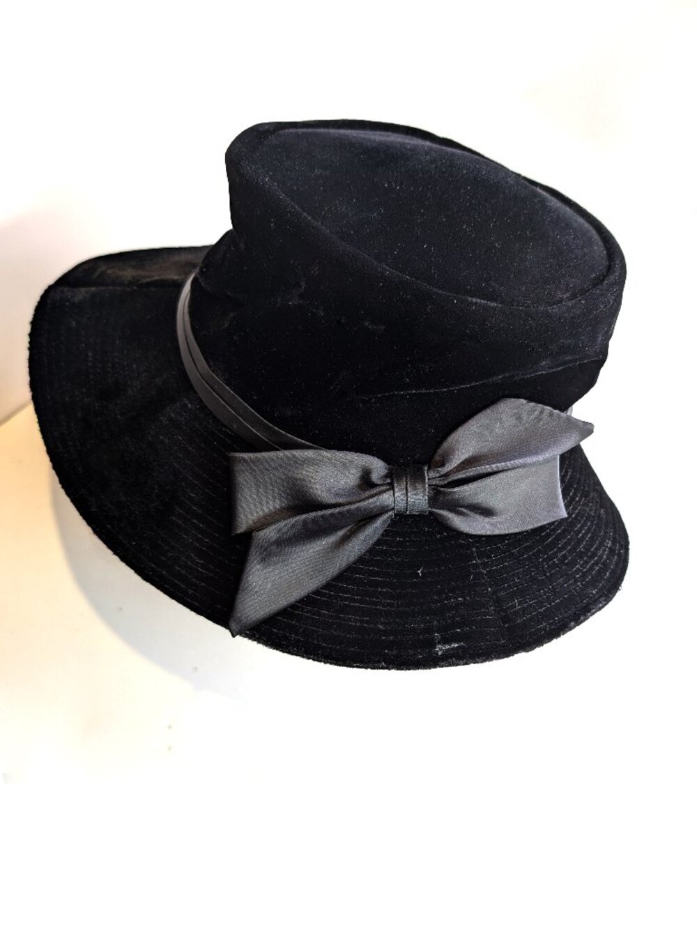 Beresford vintage black velvet hat size small - medium